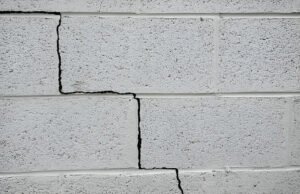 Foundation Crack Inspection: How to Identify Serious Risks Early